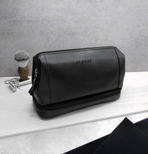 Load image into Gallery viewer, Personalised Men&#39;s Leather Wash Bag - PARKER&amp;CO