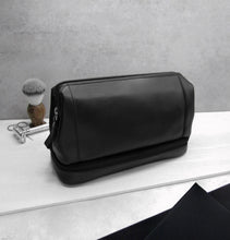 Load image into Gallery viewer, Men&#39;s Leather Travel Toiletry Wash Bag