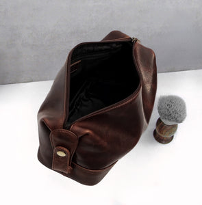 Men's Rustic Brown Leather Toiletry Wash Bag